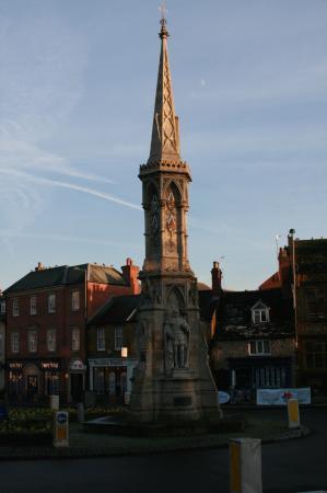 Fine Lady Statue